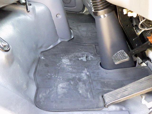 エルフトラック 2トン 冷蔵冷凍車 低温 -30℃から30℃設定 ワイドキャビン 荷台ワイドロング 荷室床板アルミ縞板 ラッシング2段 リア3枚観音扉 左スライドドア 坂道補助 2000kg 3人乗 6MT(33枚目)