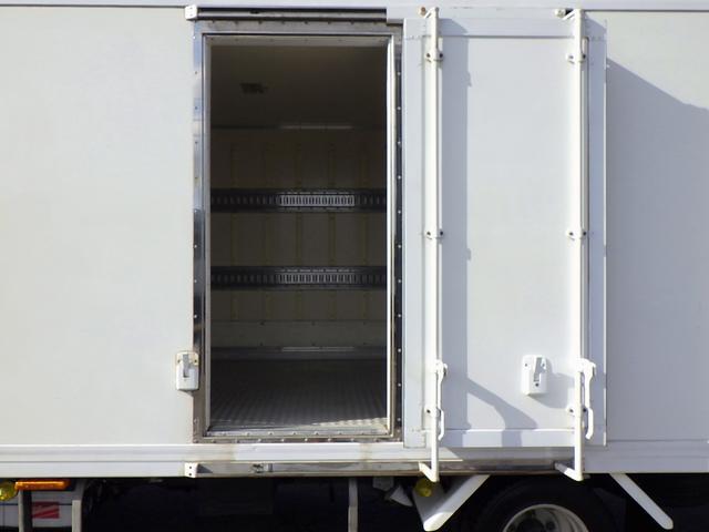 エルフトラック 2トン 冷蔵冷凍車 低温 -30℃から30℃設定 ワイドキャビン 荷台ワイドロング 荷室床板アルミ縞板 ラッシング2段 リア3枚観音扉 左スライドドア 坂道補助 2000kg 3人乗 6MT(45枚目)