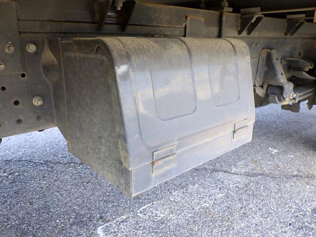 エルフトラック 2トン 冷蔵冷凍車 低温 -30℃から30℃設定 ワイドキャビン 荷台ワイドロング 荷室床板アルミ縞板 ラッシング2段 リア3枚観音扉 左スライドドア 坂道補助 2000kg 3人乗 6MT(51枚目)