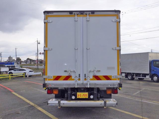 フォワード 　３．０５トン　冷蔵冷凍車　－３０℃　５７０　標準幅　格納パワーゲート　ＰＧラジコン　両側サイドドア　システムフロア　ラッシング２段　　衝突軽減　坂道補助　キーレス　アルミホイール　３０５０ｋｇ　ＡＴ（6枚目）
