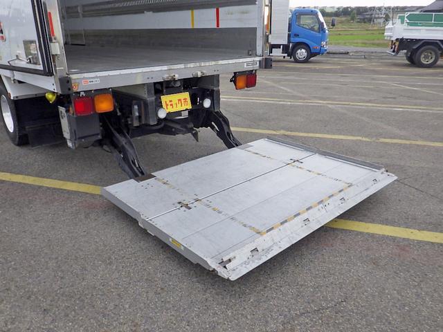 フォワード 　３．０５トン　冷蔵冷凍車　－３０℃　５７０　標準幅　格納パワーゲート　ＰＧラジコン　両側サイドドア　システムフロア　ラッシング２段　　衝突軽減　坂道補助　キーレス　アルミホイール　３０５０ｋｇ　ＡＴ（17枚目）