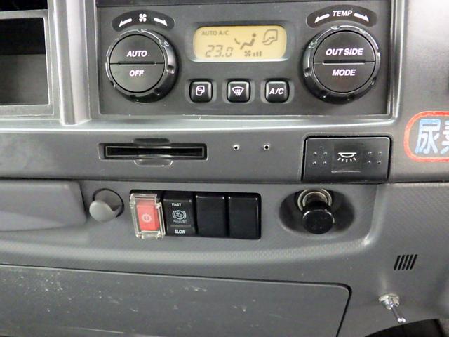 フォワード 　３．０５トン　冷蔵冷凍車　－３０℃　５７０　標準幅　格納パワーゲート　ＰＧラジコン　両側サイドドア　システムフロア　ラッシング２段　　衝突軽減　坂道補助　キーレス　アルミホイール　３０５０ｋｇ　ＡＴ（28枚目）