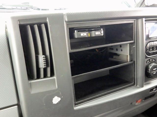 フォワード 　３．０５トン　冷蔵冷凍車　－３０℃　５７０　標準幅　格納パワーゲート　ＰＧラジコン　両側サイドドア　システムフロア　ラッシング２段　　衝突軽減　坂道補助　キーレス　アルミホイール　３０５０ｋｇ　ＡＴ（29枚目）