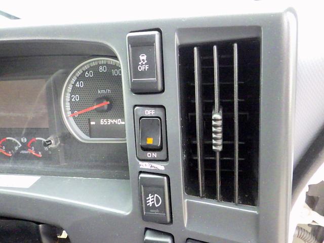 フォワード 　３．０５トン　冷蔵冷凍車　－３０℃　５７０　標準幅　格納パワーゲート　ＰＧラジコン　両側サイドドア　システムフロア　ラッシング２段　　衝突軽減　坂道補助　キーレス　アルミホイール　３０５０ｋｇ　ＡＴ（31枚目）