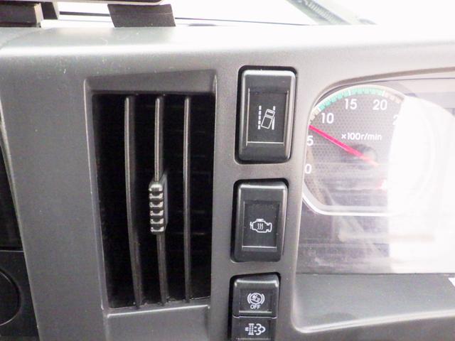 フォワード 　３．０５トン　冷蔵冷凍車　－３０℃　５７０　標準幅　格納パワーゲート　ＰＧラジコン　両側サイドドア　システムフロア　ラッシング２段　　衝突軽減　坂道補助　キーレス　アルミホイール　３０５０ｋｇ　ＡＴ（34枚目）