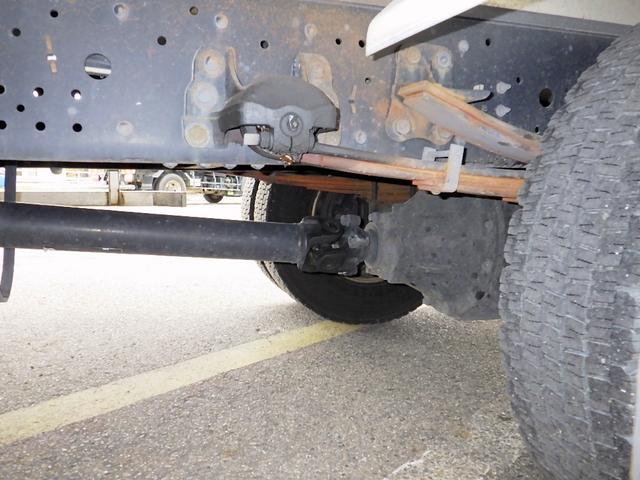 フォワード 　３．０５トン　冷蔵冷凍車　－３０℃　５７０　標準幅　格納パワーゲート　ＰＧラジコン　両側サイドドア　システムフロア　ラッシング２段　　衝突軽減　坂道補助　キーレス　アルミホイール　３０５０ｋｇ　ＡＴ（36枚目）