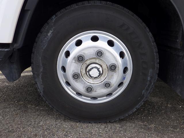 フォワード 　３．０５トン　冷蔵冷凍車　－３０℃　５７０　標準幅　格納パワーゲート　ＰＧラジコン　両側サイドドア　システムフロア　ラッシング２段　　衝突軽減　坂道補助　キーレス　アルミホイール　３０５０ｋｇ　ＡＴ（39枚目）