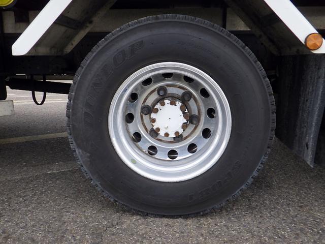 フォワード 　３．０５トン　冷蔵冷凍車　－３０℃　５７０　標準幅　格納パワーゲート　ＰＧラジコン　両側サイドドア　システムフロア　ラッシング２段　　衝突軽減　坂道補助　キーレス　アルミホイール　３０５０ｋｇ　ＡＴ（40枚目）