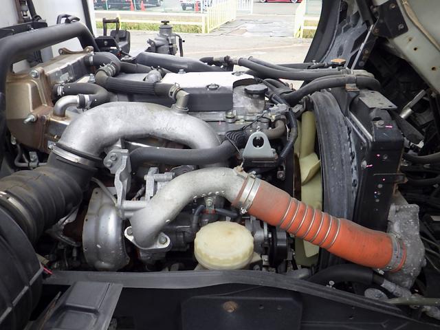 フォワード 　３．０５トン　冷蔵冷凍車　－３０℃　５７０　標準幅　格納パワーゲート　ＰＧラジコン　両側サイドドア　システムフロア　ラッシング２段　　衝突軽減　坂道補助　キーレス　アルミホイール　３０５０ｋｇ　ＡＴ（41枚目）