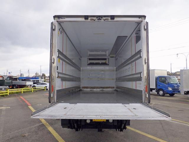 フォワード 　３．０５トン　冷蔵冷凍車　－３０℃　５７０　標準幅　格納パワーゲート　ＰＧラジコン　両側サイドドア　システムフロア　ラッシング２段　　衝突軽減　坂道補助　キーレス　アルミホイール　３０５０ｋｇ　ＡＴ（44枚目）