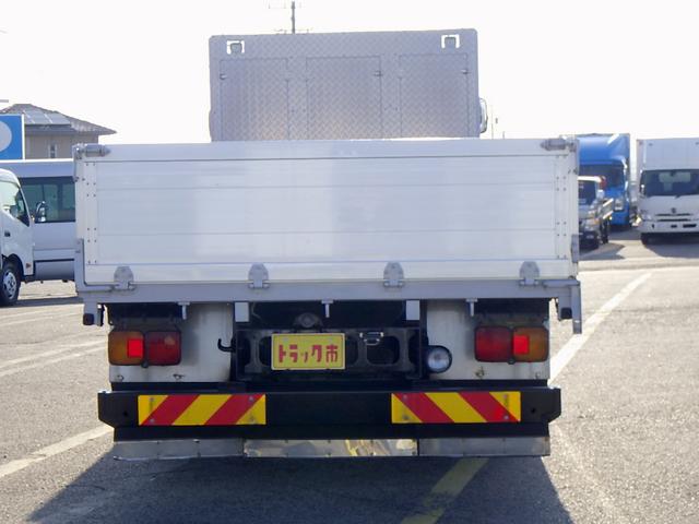 ヒノレンジャー 　３．７トン　平ボディー　アルミＨｉブロック　標準キャブ　荷台標準幅　６００ボディー　リアエアサス　床板　あおり開閉補助装置　荷台埋込みフック１４対　スタンション穴３個　保証書　３７００ｋｇ　６ＭＴ（6枚目）