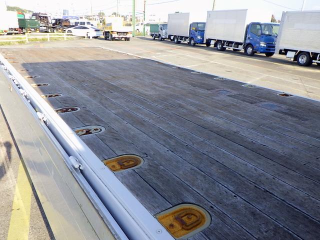 ヒノレンジャー 　３．７トン　平ボディー　アルミＨｉブロック　標準キャブ　荷台標準幅　６００ボディー　リアエアサス　床板　あおり開閉補助装置　荷台埋込みフック１４対　スタンション穴３個　保証書　３７００ｋｇ　６ＭＴ（11枚目）