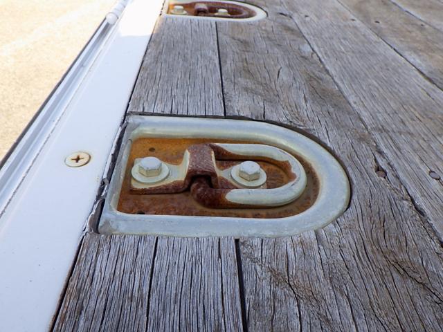 ヒノレンジャー 　３．７トン　平ボディー　アルミＨｉブロック　標準キャブ　荷台標準幅　６００ボディー　リアエアサス　床板　あおり開閉補助装置　荷台埋込みフック１４対　スタンション穴３個　保証書　３７００ｋｇ　６ＭＴ（13枚目）