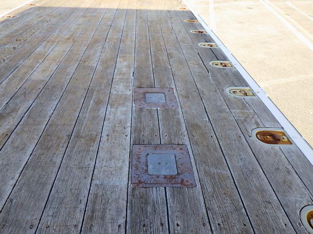 ヒノレンジャー 　３．７トン　平ボディー　アルミＨｉブロック　標準キャブ　荷台標準幅　６００ボディー　リアエアサス　床板　あおり開閉補助装置　荷台埋込みフック１４対　スタンション穴３個　保証書　３７００ｋｇ　６ＭＴ（14枚目）