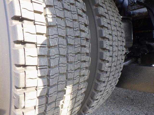 ヒノレンジャー 　３．７トン　平ボディー　アルミＨｉブロック　標準キャブ　荷台標準幅　６００ボディー　リアエアサス　床板　あおり開閉補助装置　荷台埋込みフック１４対　スタンション穴３個　保証書　３７００ｋｇ　６ＭＴ（39枚目）