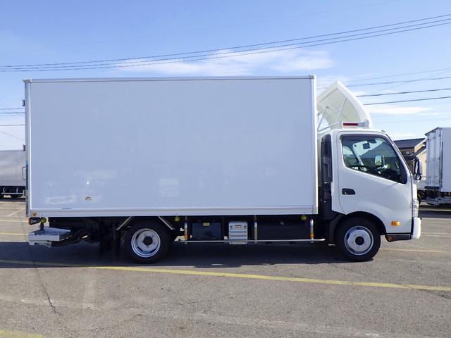 デュトロ ベースグレード 2トン 保冷バン ワイドロング 格納パワーゲート リモコン 床アルミ縞板張り サイドマーカー3対 LEDヘッドライト 衝突被害軽減ブレーキ バックモニター 保証書 取説 2000kg 3人乗 6MT(5枚目)