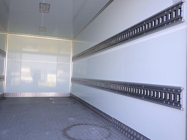 デュトロ ベースグレード 2トン 保冷バン ワイドロング 格納パワーゲート リモコン 床アルミ縞板張り サイドマーカー3対 LEDヘッドライト 衝突被害軽減ブレーキ バックモニター 保証書 取説 2000kg 3人乗 6MT(10枚目)