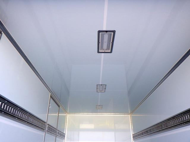 デュトロ ベースグレード 2トン 保冷バン ワイドロング 格納パワーゲート リモコン 床アルミ縞板張り サイドマーカー3対 LEDヘッドライト 衝突被害軽減ブレーキ バックモニター 保証書 取説 2000kg 3人乗 6MT(11枚目)