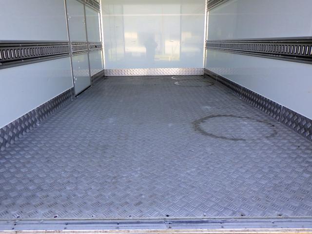 デュトロ ベースグレード 2トン 保冷バン ワイドロング 格納パワーゲート リモコン 床アルミ縞板張り サイドマーカー3対 LEDヘッドライト 衝突被害軽減ブレーキ バックモニター 保証書 取説 2000kg 3人乗 6MT(12枚目)