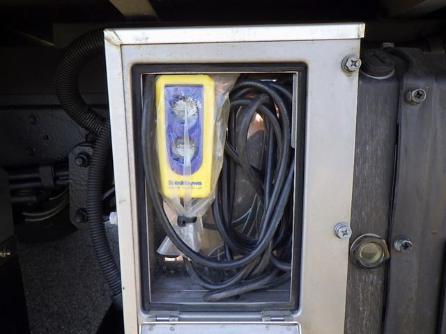 デュトロ ベースグレード 2トン 保冷バン ワイドロング 格納パワーゲート リモコン 床アルミ縞板張り サイドマーカー3対 LEDヘッドライト 衝突被害軽減ブレーキ バックモニター 保証書 取説 2000kg 3人乗 6MT(21枚目)