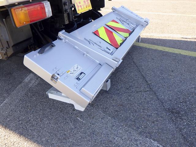 デュトロ ベースグレード 2トン 保冷バン ワイドロング 格納パワーゲート リモコン 床アルミ縞板張り サイドマーカー3対 LEDヘッドライト 衝突被害軽減ブレーキ バックモニター 保証書 取説 2000kg 3人乗 6MT(23枚目)