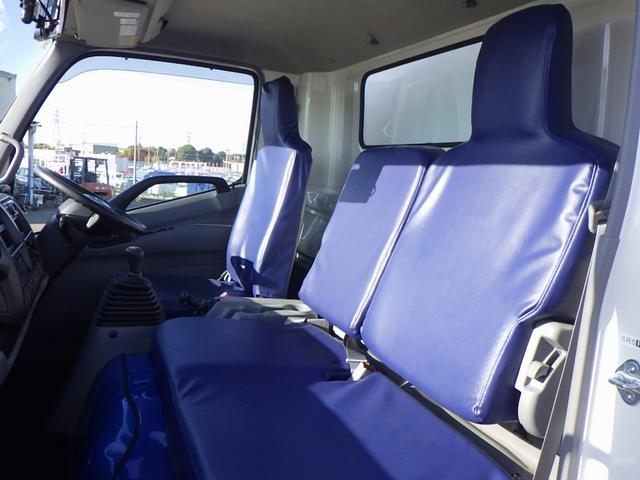 デュトロ ベースグレード 2トン 保冷バン ワイドロング 格納パワーゲート リモコン 床アルミ縞板張り サイドマーカー3対 LEDヘッドライト 衝突被害軽減ブレーキ バックモニター 保証書 取説 2000kg 3人乗 6MT(31枚目)