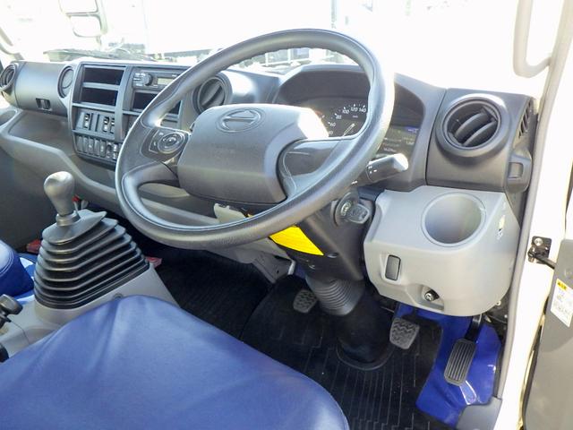 デュトロ ベースグレード 2トン 保冷バン ワイドロング 格納パワーゲート リモコン 床アルミ縞板張り サイドマーカー3対 LEDヘッドライト 衝突被害軽減ブレーキ バックモニター 保証書 取説 2000kg 3人乗 6MT(33枚目)