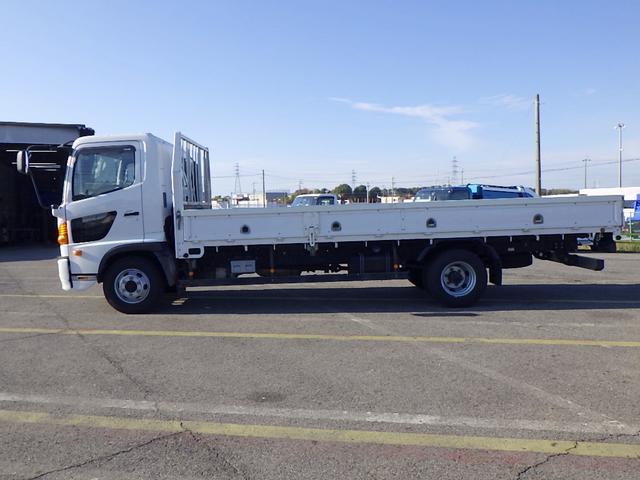 ヒノレンジャー 4.2トン 平ボディー 標準 580 床板張り 左右アオリバランサー ロープ通し穴4対 埋込フック4対 坂道発進補助装置 室内蛍光灯 運転席天井コンソール 純正ラジオ ETC 4200kg 6MT(5枚目)