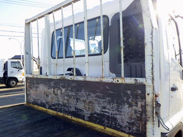 ヒノレンジャー 4.2トン 平ボディー 標準 580 床板張り 左右アオリバランサー ロープ通し穴4対 埋込フック4対 坂道発進補助装置 室内蛍光灯 運転席天井コンソール 純正ラジオ ETC 4200kg 6MT(20枚目)