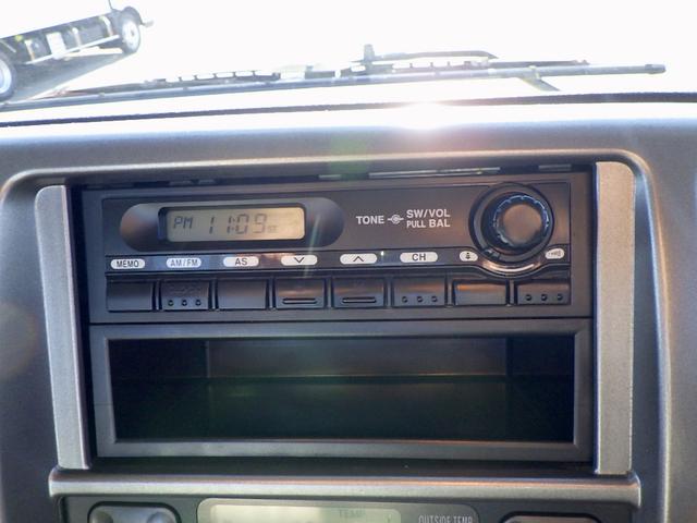 ヒノレンジャー 4.2トン 平ボディー 標準 580 床板張り 左右アオリバランサー ロープ通し穴4対 埋込フック4対 坂道発進補助装置 室内蛍光灯 運転席天井コンソール 純正ラジオ ETC 4200kg 6MT(21枚目)