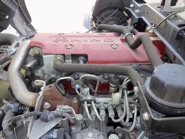 ヒノレンジャー 4.2トン 平ボディー 標準 580 床板張り 左右アオリバランサー ロープ通し穴4対 埋込フック4対 坂道発進補助装置 室内蛍光灯 運転席天井コンソール 純正ラジオ ETC 4200kg 6MT(36枚目)