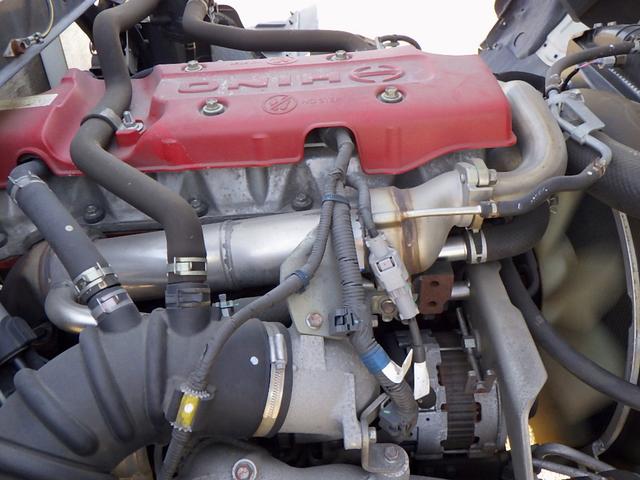 ヒノレンジャー 4.2トン 平ボディー 標準 580 床板張り 左右アオリバランサー ロープ通し穴4対 埋込フック4対 坂道発進補助装置 室内蛍光灯 運転席天井コンソール 純正ラジオ ETC 4200kg 6MT(37枚目)