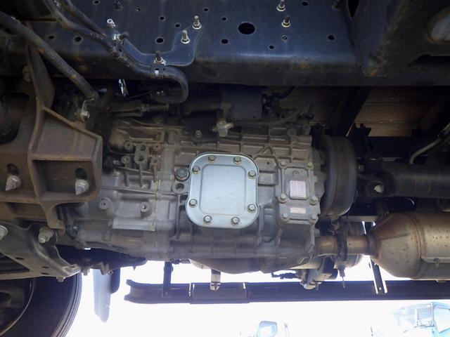 ヒノレンジャー 4.2トン 平ボディー 標準 580 床板張り 左右アオリバランサー ロープ通し穴4対 埋込フック4対 坂道発進補助装置 室内蛍光灯 運転席天井コンソール 純正ラジオ ETC 4200kg 6MT(40枚目)