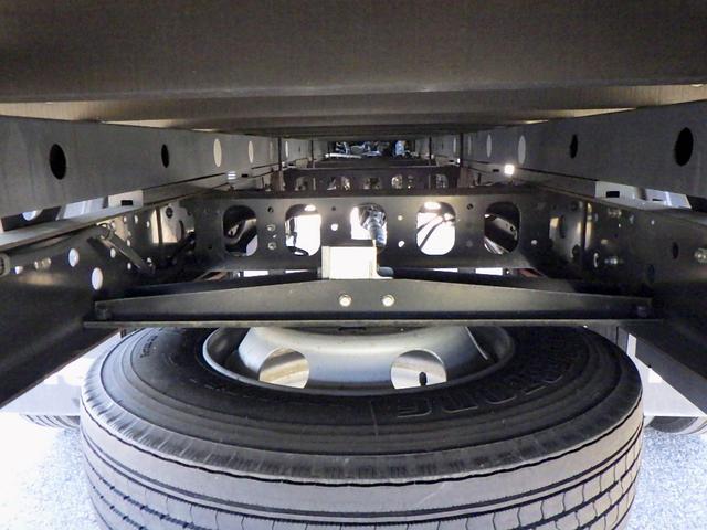 ヒノレンジャー 4.2トン 平ボディー 標準 580 床板張り 左右アオリバランサー ロープ通し穴4対 埋込フック4対 坂道発進補助装置 室内蛍光灯 運転席天井コンソール 純正ラジオ ETC 4200kg 6MT(42枚目)