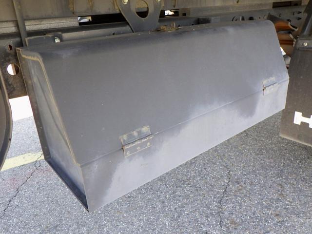 ヒノレンジャー 4.2トン 平ボディー 標準 580 床板張り 左右アオリバランサー ロープ通し穴4対 埋込フック4対 坂道発進補助装置 室内蛍光灯 運転席天井コンソール 純正ラジオ ETC 4200kg 6MT(44枚目)