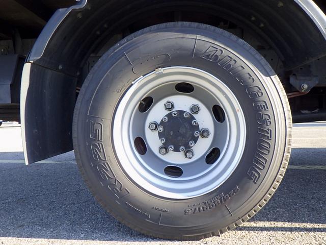 ヒノレンジャー 4.2トン 平ボディー 標準 580 床板張り 左右アオリバランサー ロープ通し穴4対 埋込フック4対 坂道発進補助装置 室内蛍光灯 運転席天井コンソール 純正ラジオ ETC 4200kg 6MT(47枚目)