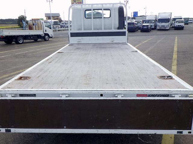 デュトロ 2トン 平ボディー ワイドロング 床板張り 全低床 埋込フック3対 左右アオリバランサー LEDヘッドライト 左右天井コンソール 純正ラジオ Bluetooth USB AUX ETC 保証書 6MT(7枚目)