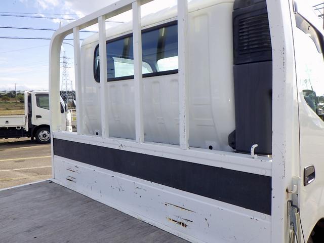 デュトロ 2トン 平ボディー ワイドロング 床板張り 全低床 埋込フック3対 左右アオリバランサー LEDヘッドライト 左右天井コンソール 純正ラジオ Bluetooth USB AUX ETC 保証書 6MT(10枚目)