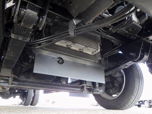 デュトロ 2トン 平ボディー ワイドロング 床板張り 全低床 埋込フック3対 左右アオリバランサー LEDヘッドライト 左右天井コンソール 純正ラジオ Bluetooth USB AUX ETC 保証書 6MT(27枚目)