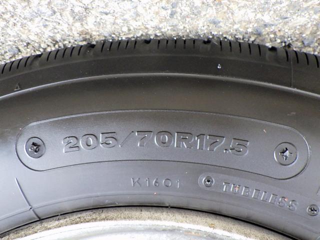 デュトロ 2トン 平ボディー ワイドロング 床板張り 全低床 埋込フック3対 左右アオリバランサー LEDヘッドライト 左右天井コンソール 純正ラジオ Bluetooth USB AUX ETC 保証書 6MT(35枚目)