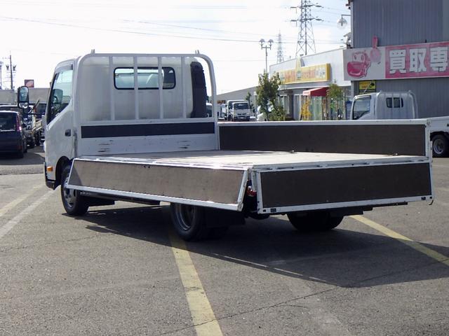 デュトロ 2トン 平ボディー ワイドロング 床板張り 全低床 埋込フック3対 左右アオリバランサー LEDヘッドライト 左右天井コンソール 純正ラジオ Bluetooth USB AUX ETC 保証書 6MT(40枚目)