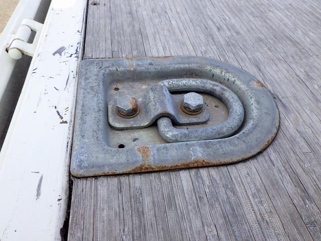 デュトロ 2トン 平ボディー ワイドロング 床板張り 全低床 埋込フック3対 左右アオリバランサー LEDヘッドライト 左右天井コンソール 純正ラジオ Bluetooth USB AUX ETC 保証書 6MT(41枚目)