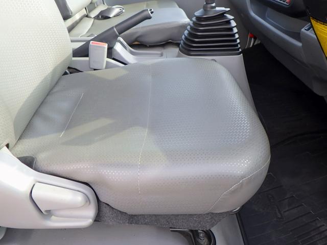 デュトロ 2トン 平ボディー ワイドロング 床板張り 全低床 埋込フック3対 左右アオリバランサー LEDヘッドライト 左右天井コンソール 純正ラジオ Bluetooth USB AUX ETC 保証書 6MT(49枚目)