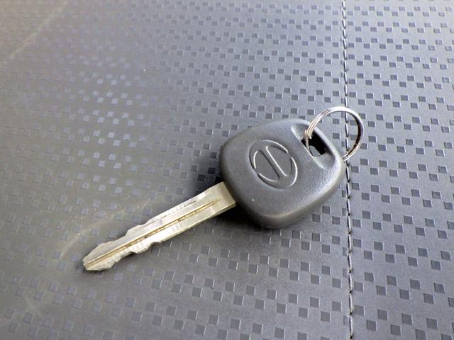 デュトロ 2トン 平ボディー ワイドロング 床板張り 全低床 埋込フック3対 左右アオリバランサー LEDヘッドライト 左右天井コンソール 純正ラジオ Bluetooth USB AUX ETC 保証書 6MT(52枚目)