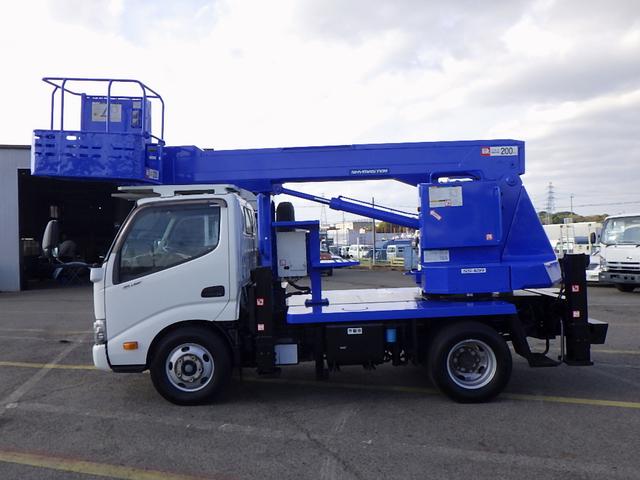 デュトロ 高所作業車 12m 鉄バケット フロント収納式 作業床高さ11.9m 積載荷重200kg アワメーター1736h 坂道発進補助装置 電動パーキングブレーキ 左電格ミラー ETC 3人乗 5MT(4枚目)