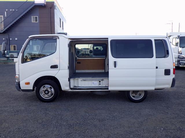 トヨエース 2トン ルートバン ジャストロー 絶版車 両側スライドドア リアWタイヤ 両側電格ミラー 横滑防止装置 純正ラジオ ETC キーレス 保証書 取説 2000kg 3人乗 5MT(45枚目)