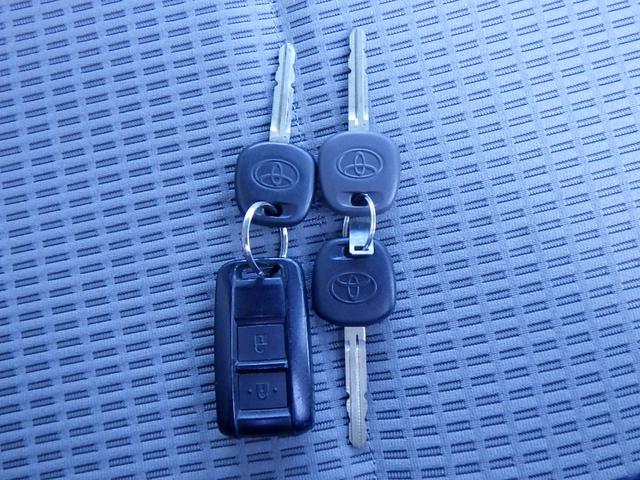 トヨエース 2トン ルートバン ジャストロー 絶版車 両側スライドドア リアWタイヤ 両側電格ミラー 横滑防止装置 純正ラジオ ETC キーレス 保証書 取説 2000kg 3人乗 5MT(52枚目)