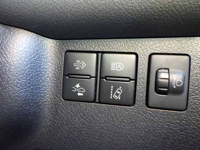 コースター ロングＬＸ　マイクロバス　ロング　ＬＸグレード　２９人乗り　自動スイングドア　リクライニングシート　正席３点シートベルト　右側荷物棚　衝突軽減ブレーキ　車線逸脱警報　デジタル時計　ナビ・ＴＶ　バックカメラ　ＡＴ（29枚目）