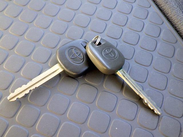 コースター ロングＬＸ　マイクロバス　ロング　ＬＸグレード　２９人乗り　自動スイングドア　リクライニングシート　正席３点シートベルト　右側荷物棚　衝突軽減ブレーキ　車線逸脱警報　デジタル時計　ナビ・ＴＶ　バックカメラ　ＡＴ（52枚目）