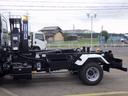 　３．５トン　アームロール　脱着装置付きコンテナ専用車　ラダー付きバックステージ　衝突軽減ブレーキ　車線逸脱警報　横滑り防止装置　クルーズコントロール　ミラーヒーター　３５００ｋｇ　６ＭＴ（9枚目）
